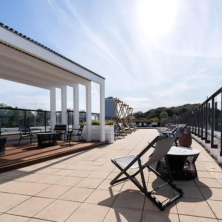 Mit Loggia Und Parkblick アパート