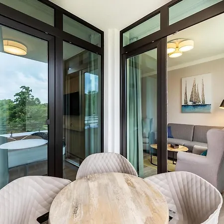 アパート Mit Loggia Und Parkblick