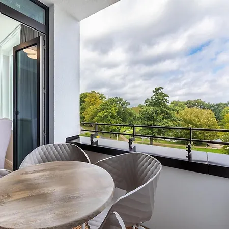 Mit Loggia Und Parkblick * リューベック